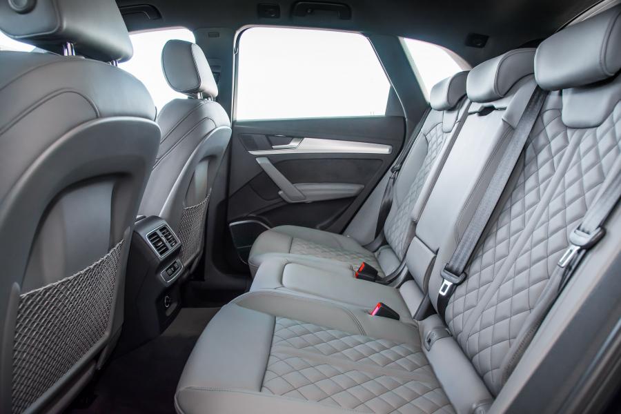 Интерьер Audi SQ5 3.0 TFSI 2017 года  (WW) (фото 42 из 48)